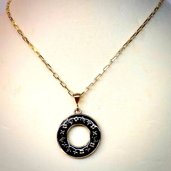 Auth Louis Vuitton black pendant charm gold plated necklace - Picture 1 of 4